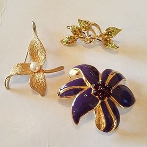 Monet brooch set